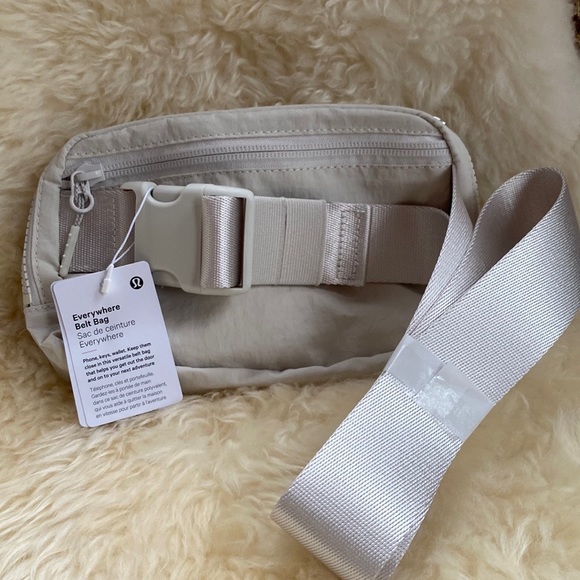NWT lululemon everywhere belt bag White Opal with Tags - Picture 4 of 5